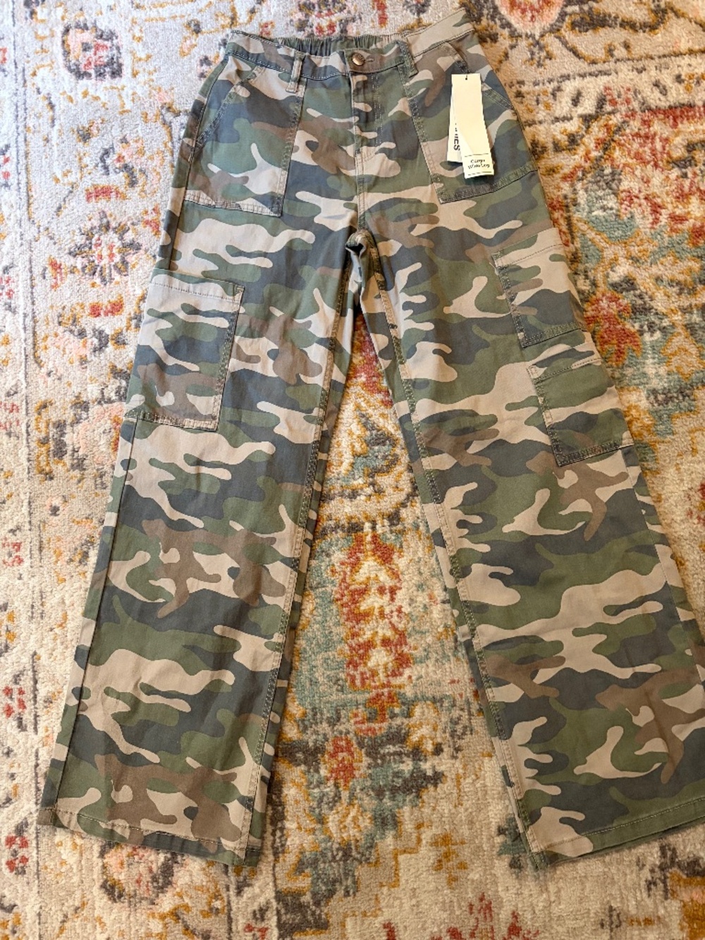 No Boundaries cargo camo pants, size small (4-6), NWT!